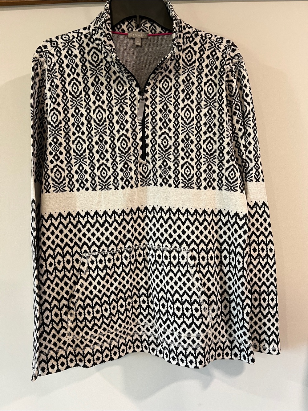 T by Talbots - xl, Black & White Geometric Zip-Front Sweater, pink accents